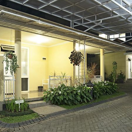 Riverstone Hotel&Cottage Batu  Buitenkant foto