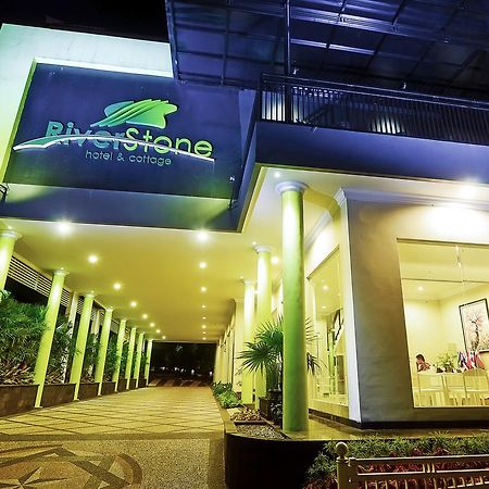 Riverstone Hotel&Cottage Batu  Buitenkant foto