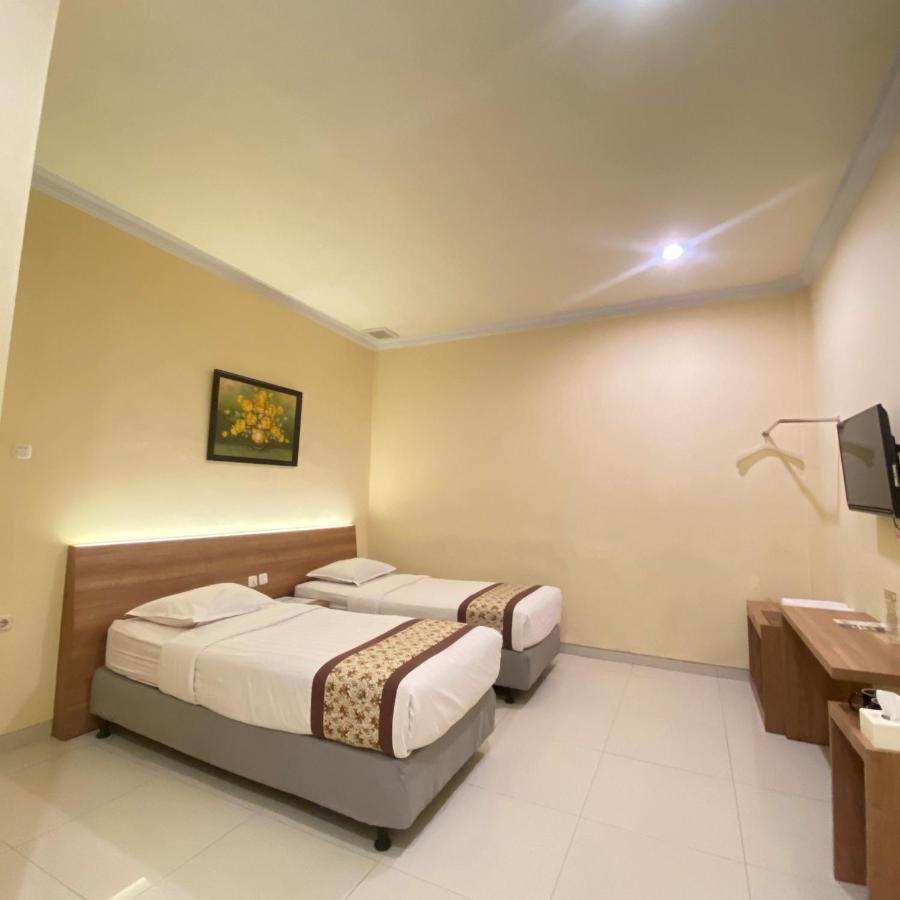 Riverstone Hotel&Cottage Batu  Buitenkant foto