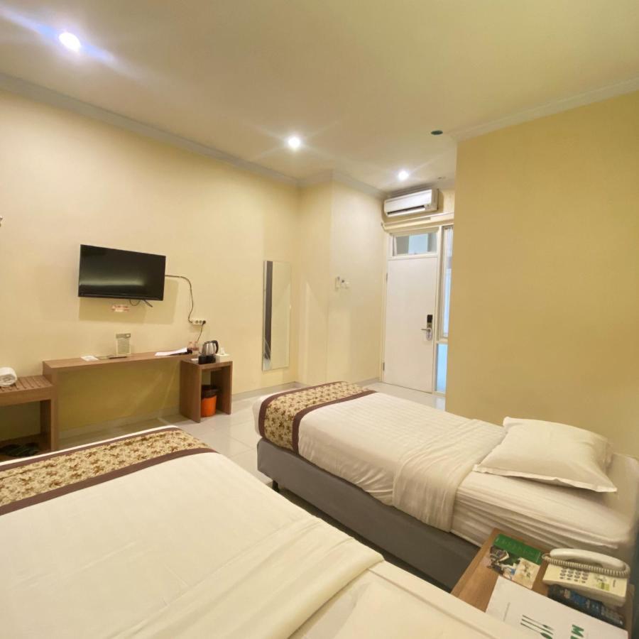 Riverstone Hotel&Cottage Batu  Buitenkant foto