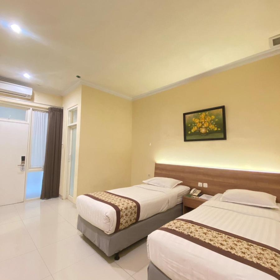 Riverstone Hotel&Cottage Batu  Buitenkant foto