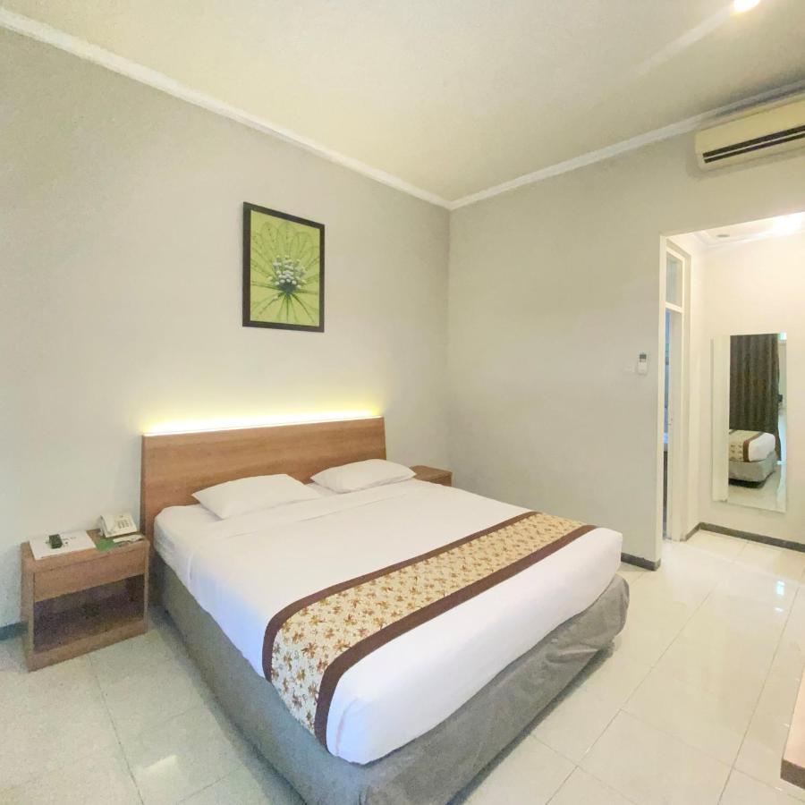 Riverstone Hotel&Cottage Batu  Buitenkant foto