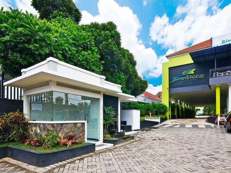 Riverstone Hotel&Cottage Batu  Buitenkant foto