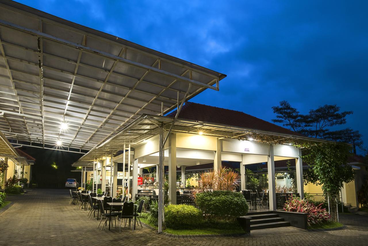 Riverstone Hotel&Cottage Batu  Buitenkant foto