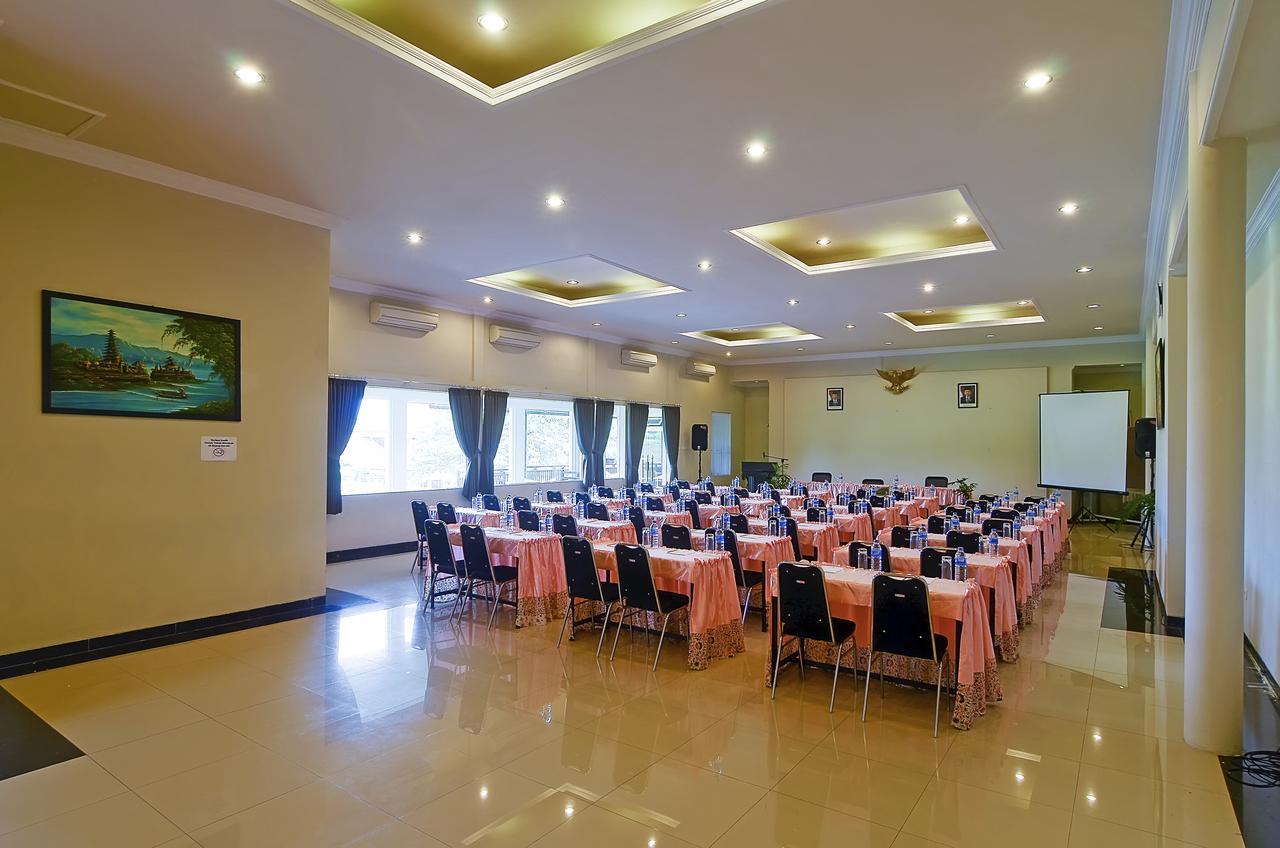 Riverstone Hotel&Cottage Batu  Buitenkant foto