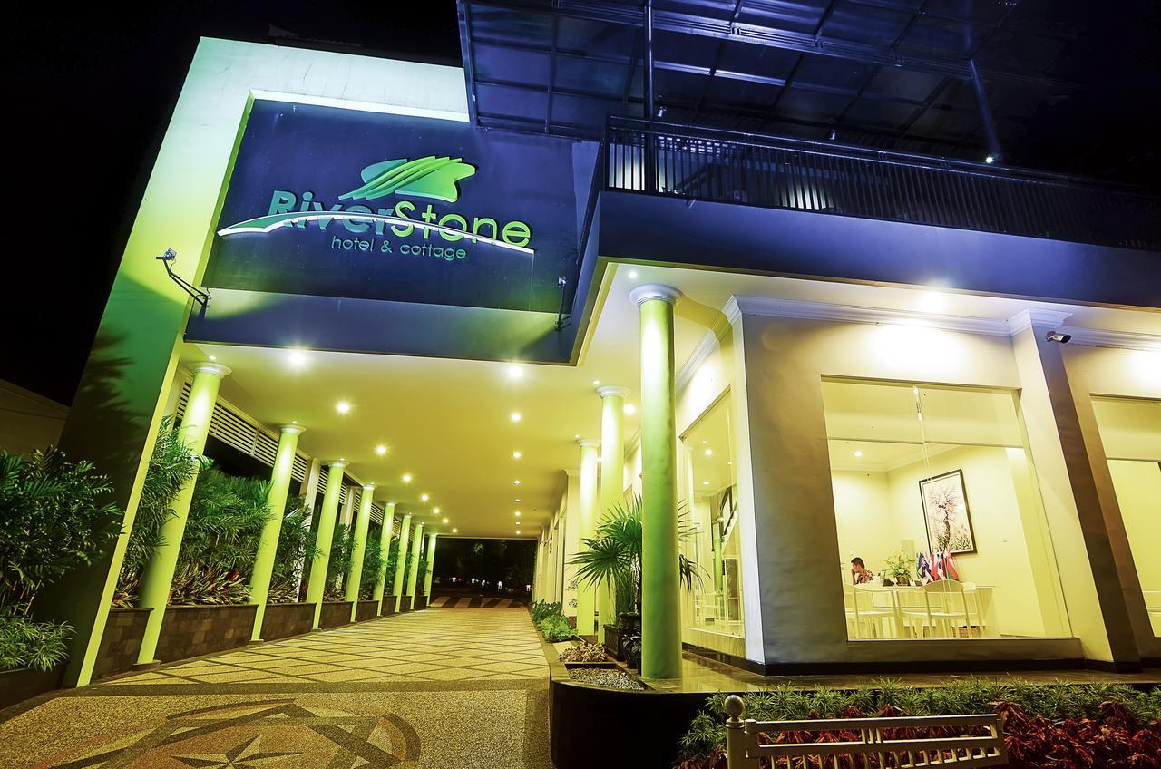 Riverstone Hotel&Cottage Batu  Buitenkant foto