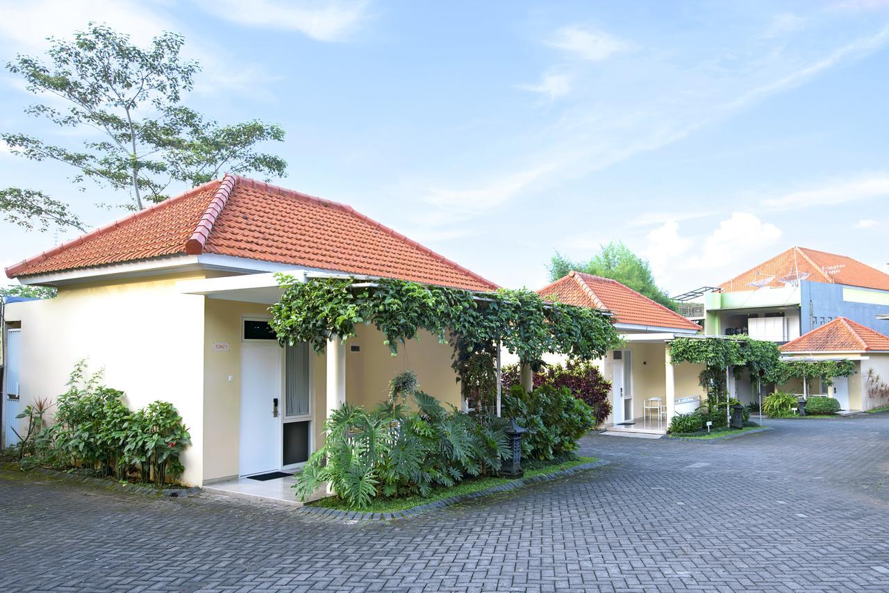 Riverstone Hotel&Cottage Batu  Buitenkant foto